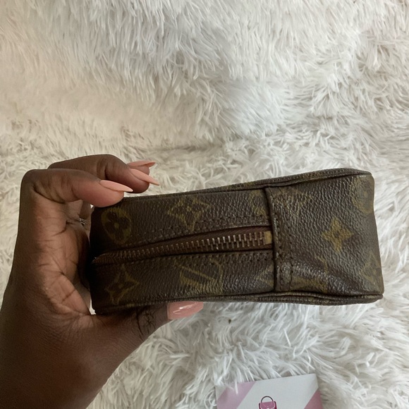Authentic Louis Vuitton Trousse 23 - Picture 7 of 9